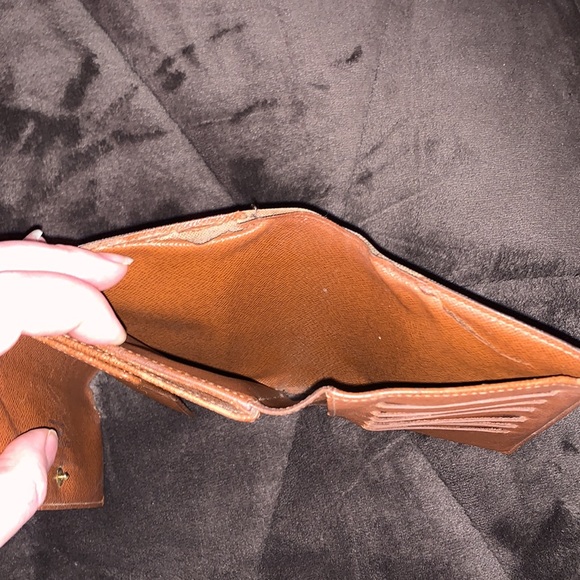 Louis Vuitton Wallet - Picture 9 of 11